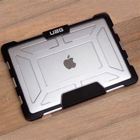 Urban Armor Gear MacBook Pro 13